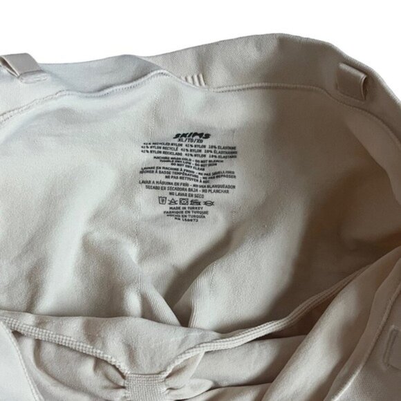 Skims XL SEAMLESS SCULPT STRAPLESS THONG BODYSUIT Sand Cream NWOT - Picture 3 of 7